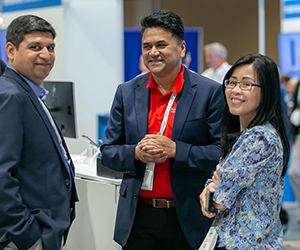 Enterprise Connect Orlando 2022 Smiling Attendees on the Expo Floor 